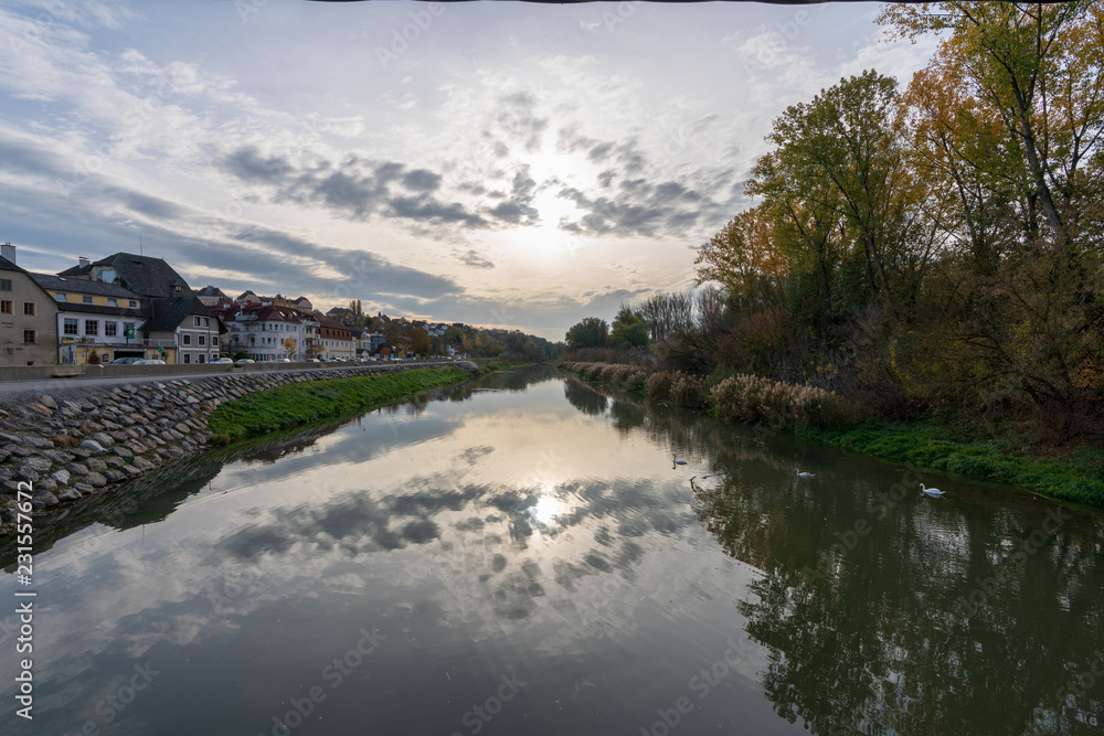 Fototapeta premium Melk mit Wolken im Herbst