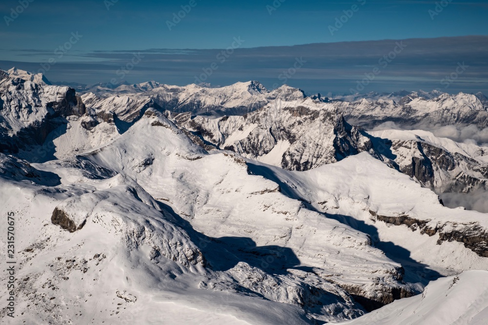 schneebedeckte Berge, Schweizer Alpen, Berner Oberland, Schweiz