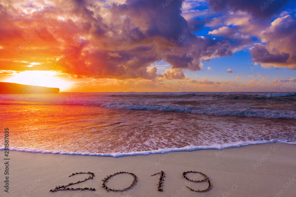 Fototapeta premium 2019 inscription on wet beach sand