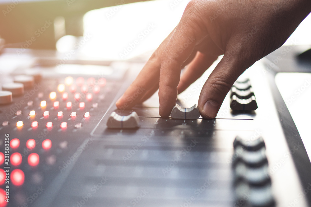 Mezclador de Audio Analógico M24-TEKO Broadcast