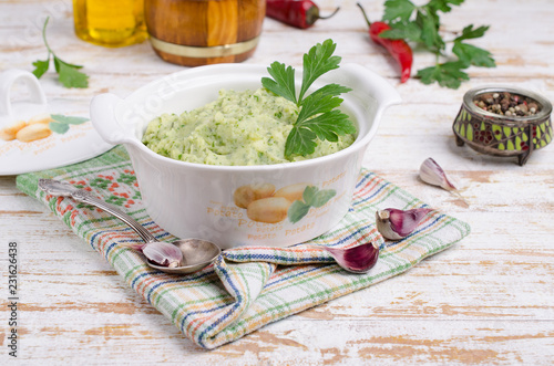Mashed potatoes with green pesto