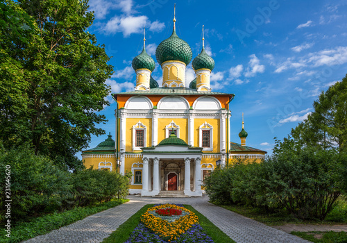 The ancient religious architecture of the Golden Ring area