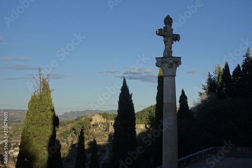 Crucero a la entrada de Xàtiva con calvario al fondo photo