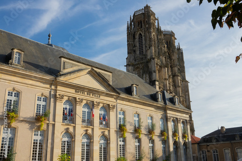 Toul, Mairie et cathédrale photo