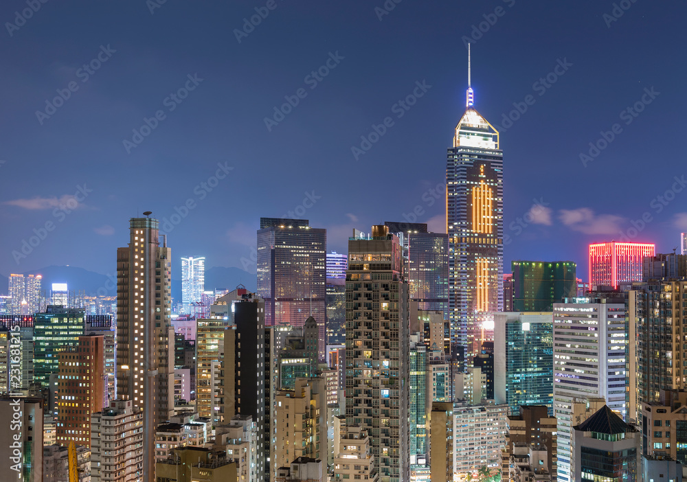 Fototapeta premium Panoramę miasta Hongkong w nocy