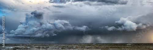Canvastavla Picture of storm with dramatic clouds at the sea