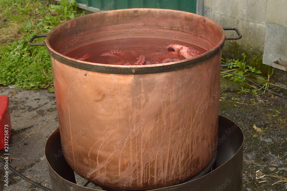 Copper Pot With Octopus Cooking Inside In The Becerrea Octopus Fair. Kitchen, Food, Travel, Vacations. August 3, 2018. Becerrea, Lugo, Galicia, Spain. Copper Pot With Octopus Cooking Inside In The Becerrea Octopus Fair. Kitchen, Food, Travel, Vacations. August 3, 2018. Becerrea, Lugo, Galicia, Spain.