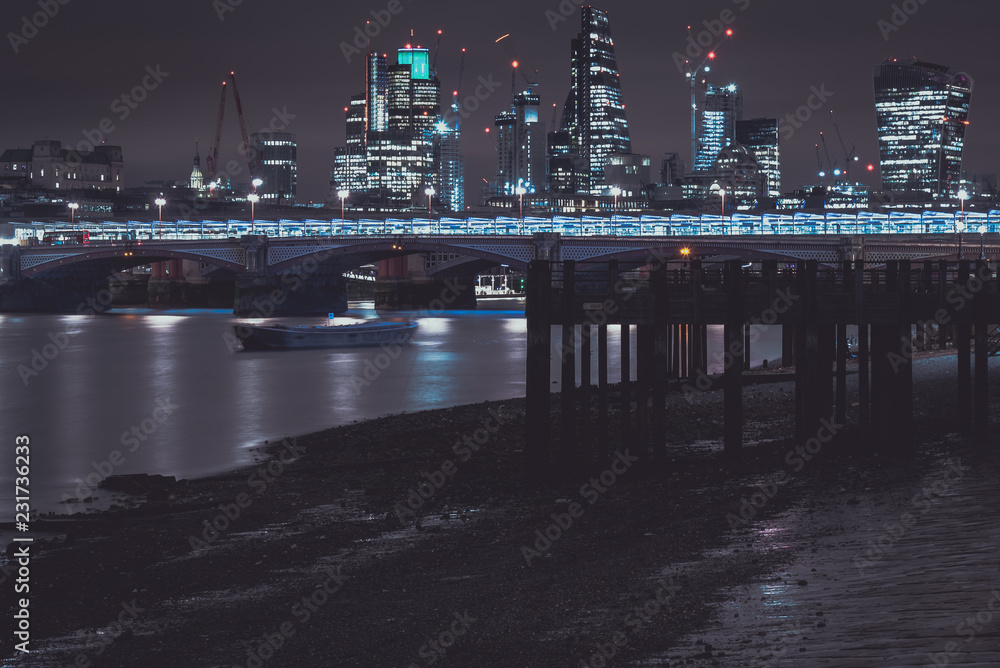 Fototapeta premium Dark London