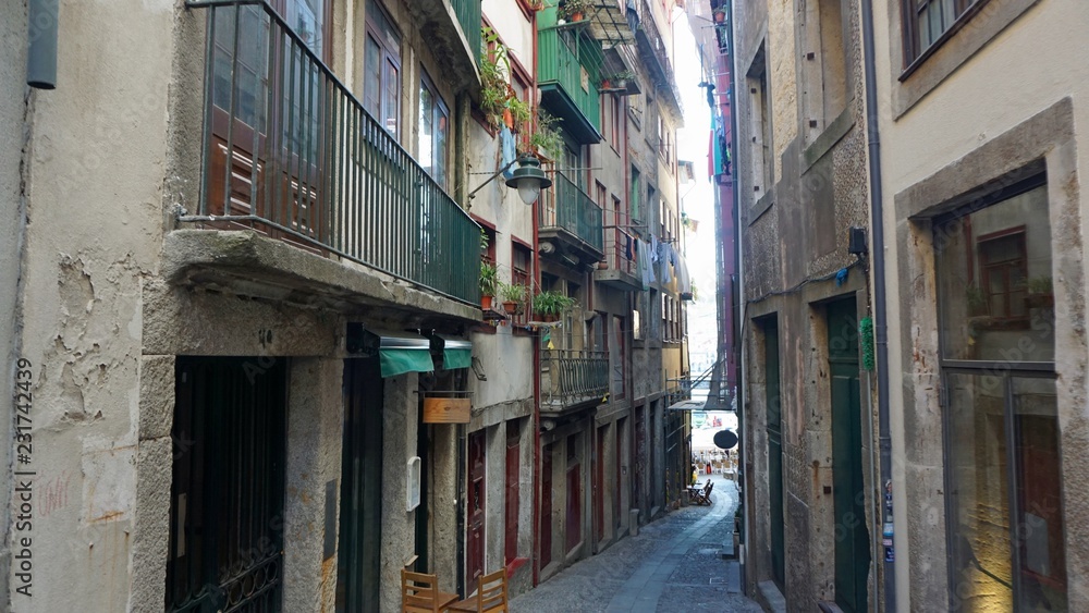 residencial area of porto with traditional houses