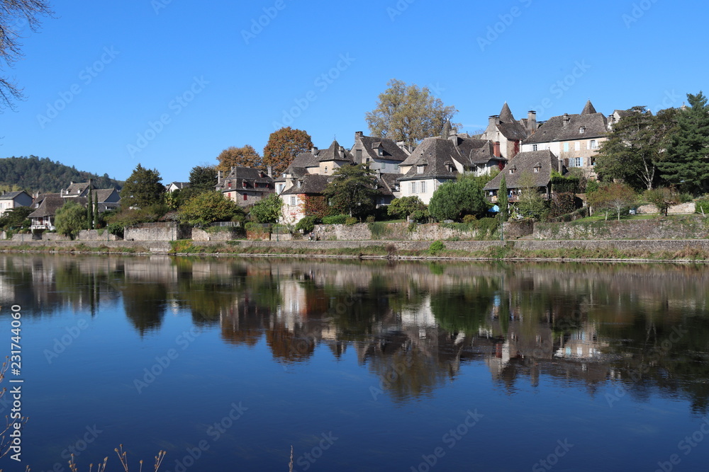 Corrèze - Les quais d'Argent devant la Dordogne