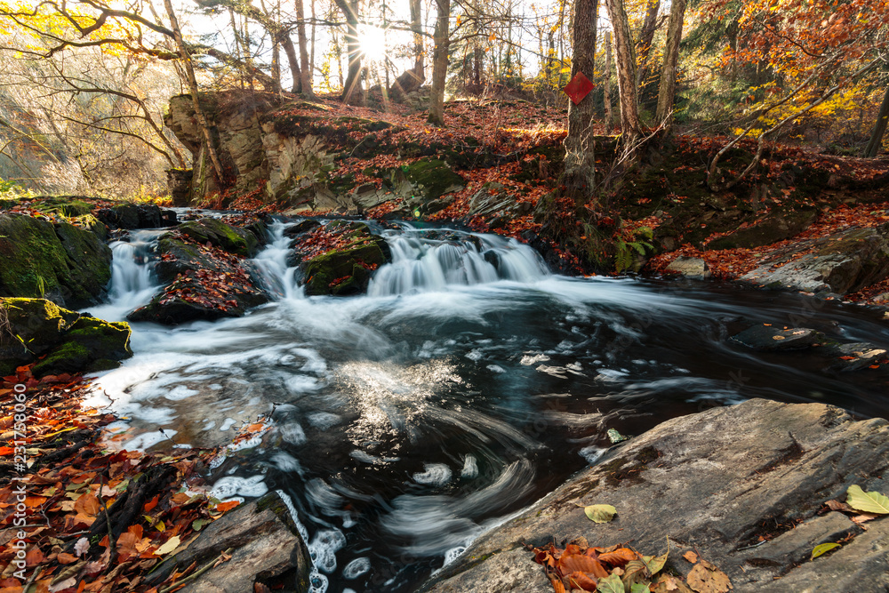 Fototapeta premium Selketal Wasserfall im Herbst