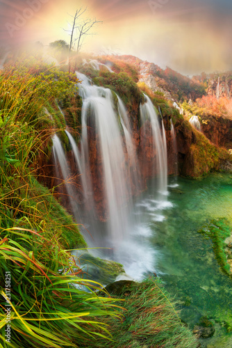 Obraz na płótnie Plitvice waterfalls in the fall w salonie