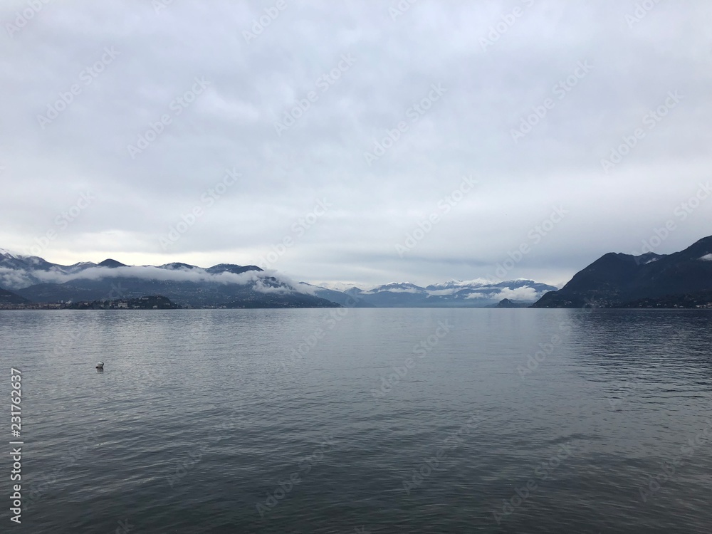 Lago Maggiore in inverno, Arona, Piemonte, Italia