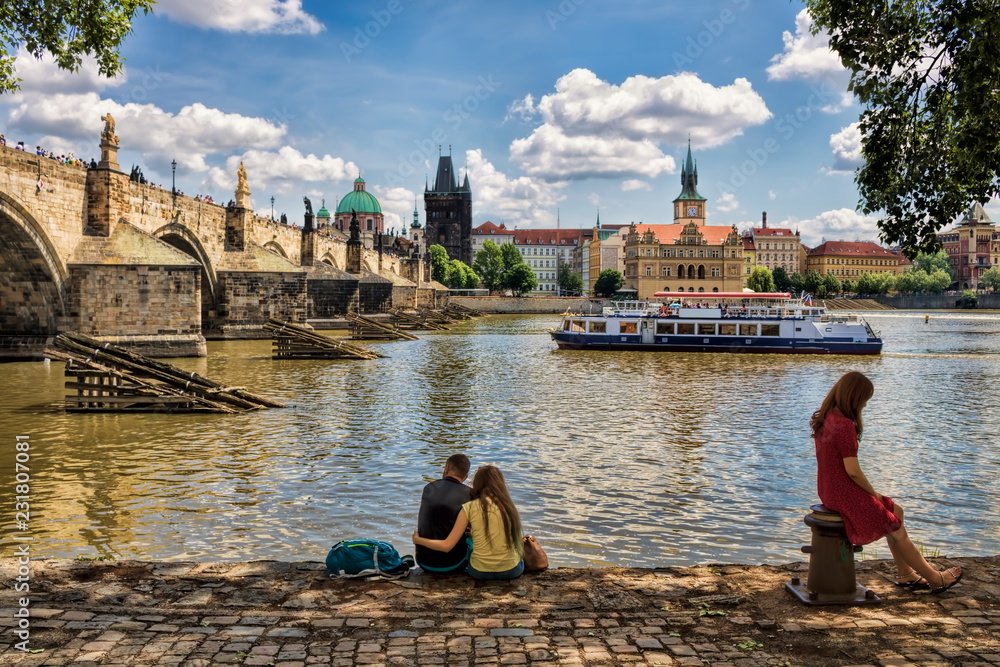 Naklejka premium Praga, Wełtawa z Mostem Karola