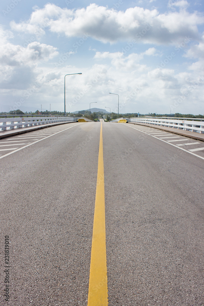 Fototapeta premium road on the bridge and many cloud in sky