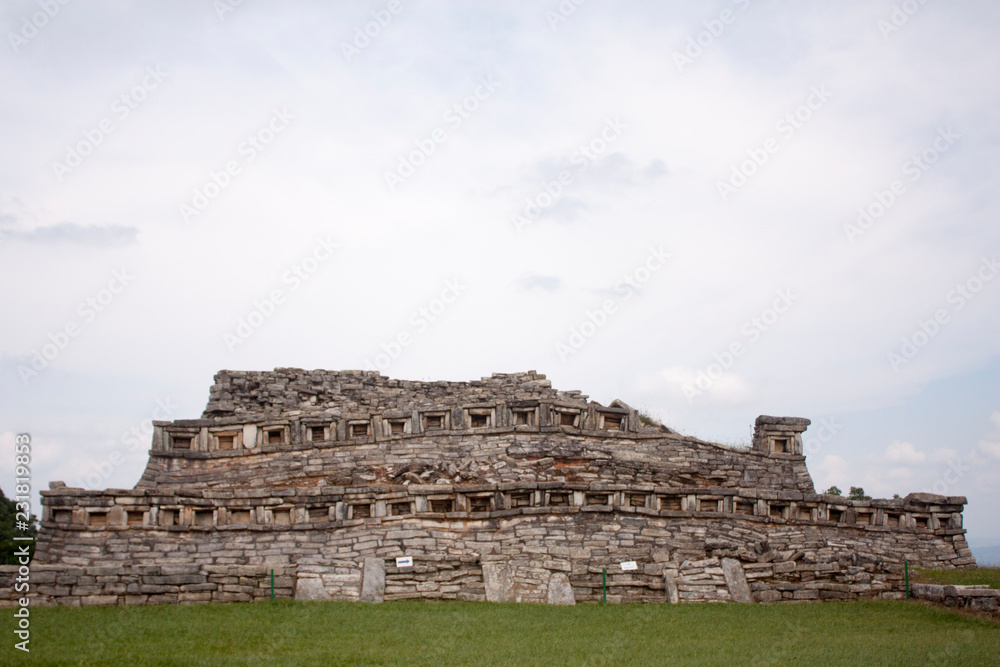 Zona Arqueológica de Yohualichan, Cuetzalan, Puebla.