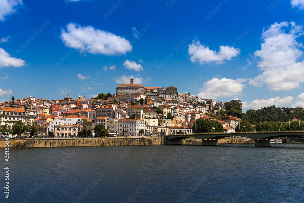 Stadt im Berg in Portugal