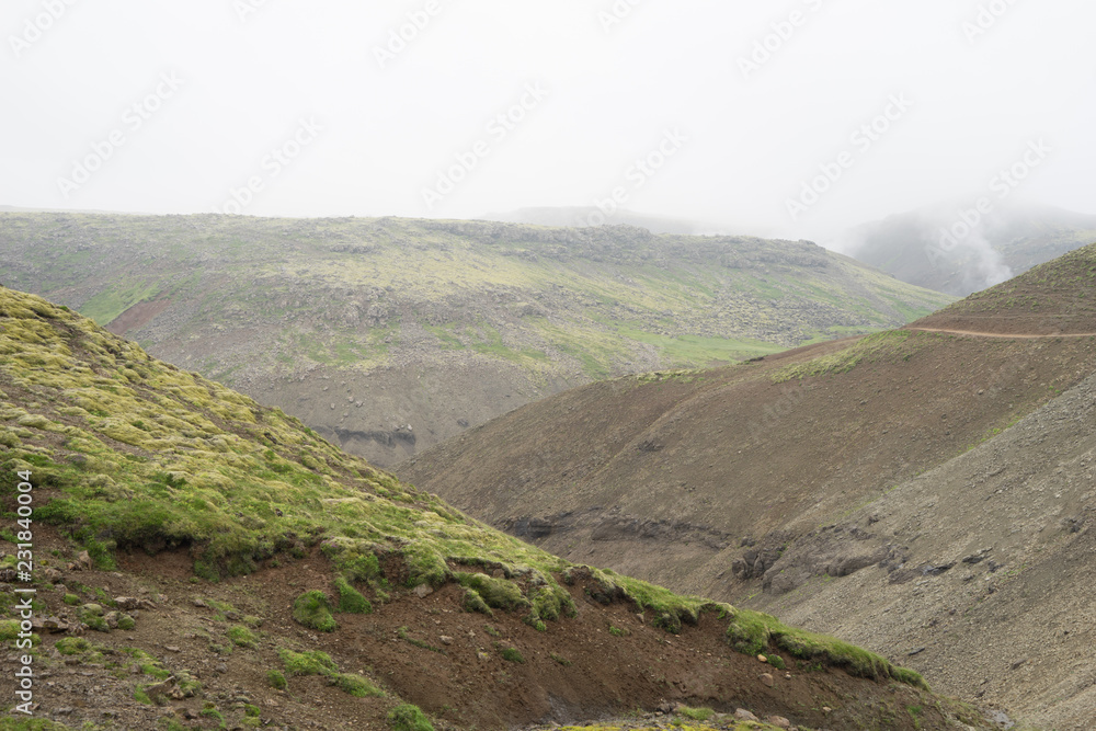 Landschaft mit heißen Quellen und Wasserfällen im Hengill Geothermalgebiet / Süd-West-Island Landschaft mit heißen Quellen und Wasserfällen im Hengill Geothermalgebiet / Süd-West-Island
