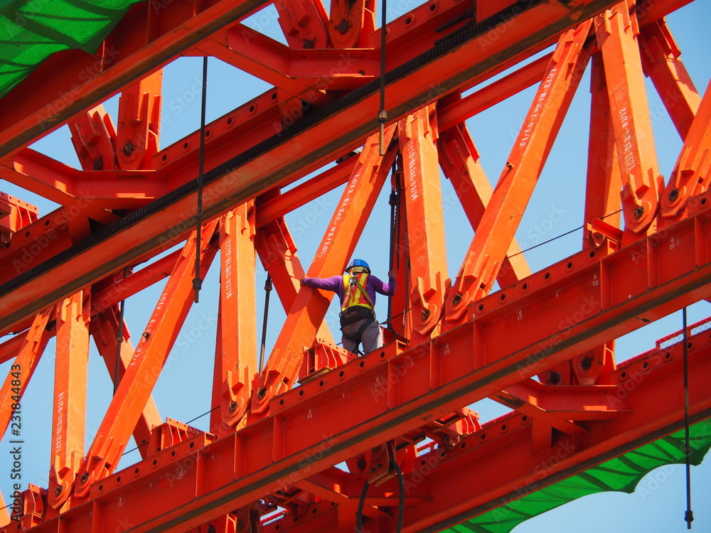 Fototapeta premium Bangkok, Thailand Novenber 05, 2018: The construction of the rail and the station for the sky train in Bangkok To use the fastest transport. For the people of the city