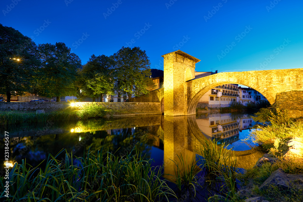 Obraz premium Medieval bridge over the Cadagua river, Balmaseda, Biscay, Basque Country, Euskadi, Euskal Herria, Spain, Europe
