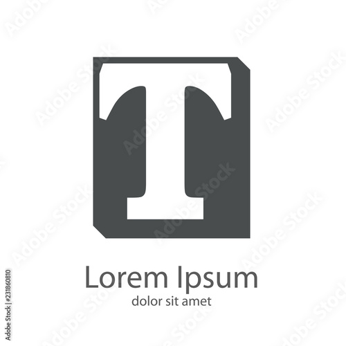 Logotipo con letra T en espacio negativo sobre fondo cuadrado tridimensional en color gris