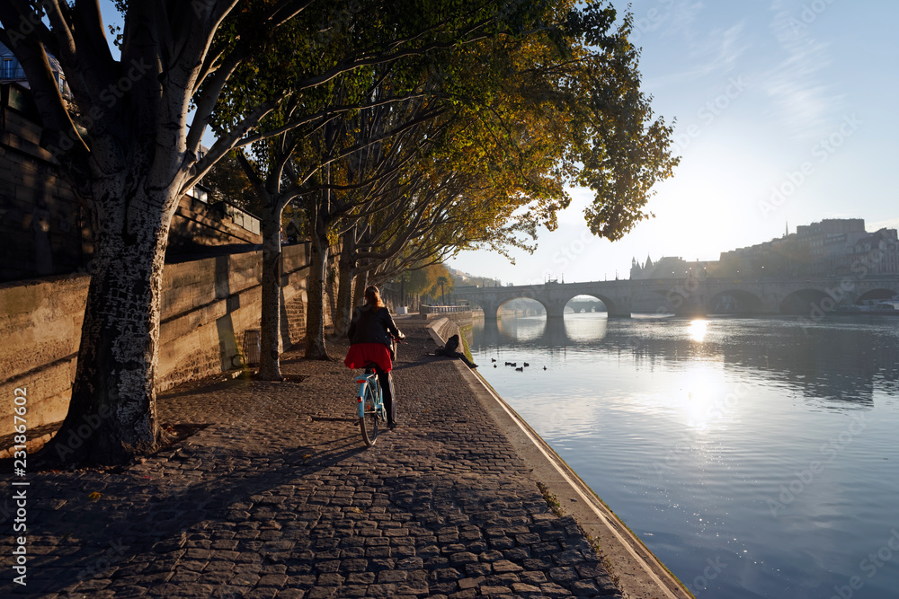 Naklejka premium Sunrise and cyclist on the seine river quay in Paris