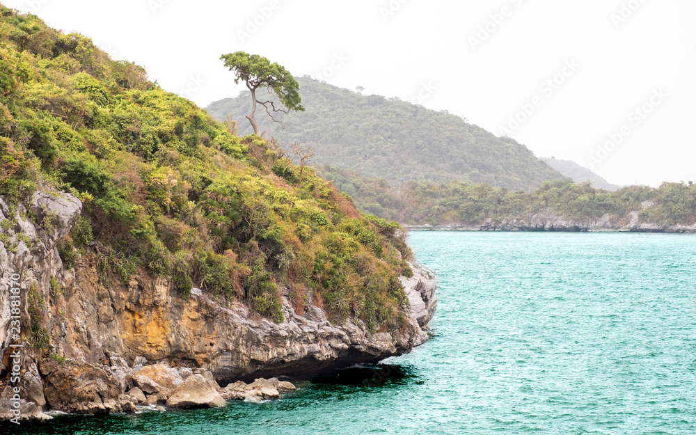 The beach at Koh Si Chang is light green with fine sand beaches, colorful rocks and beautiful trees.