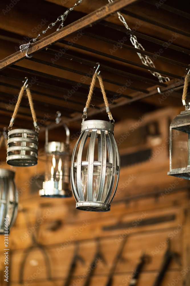 metal hanging lanterns