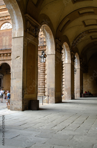 arches with lamps