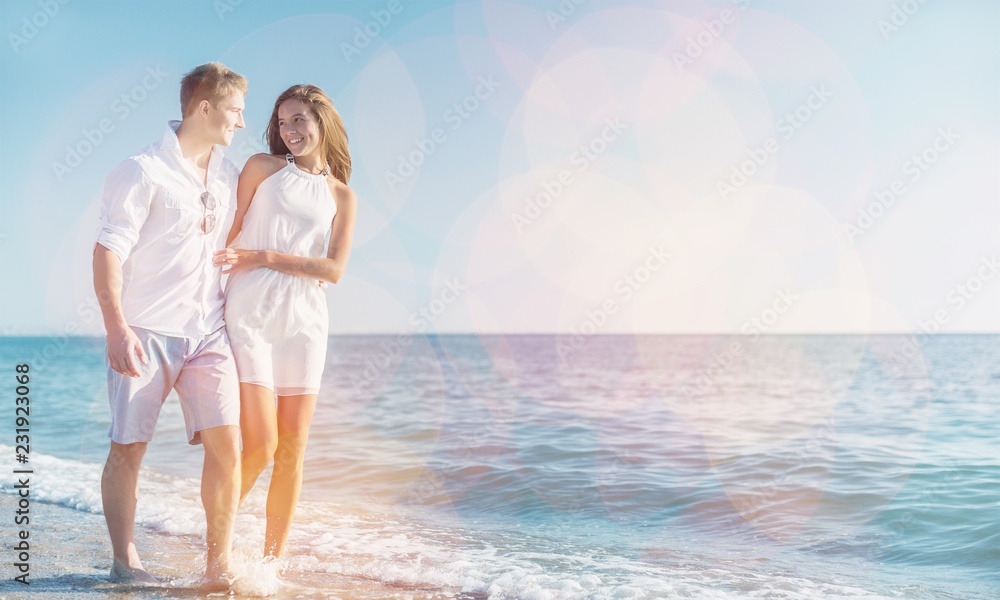 Fototapeta premium Beach couple walking on romantic travel honeymoon vacation