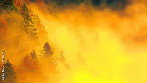 Obraz na plátně Les couleurs de l'automne embrasent la vallée