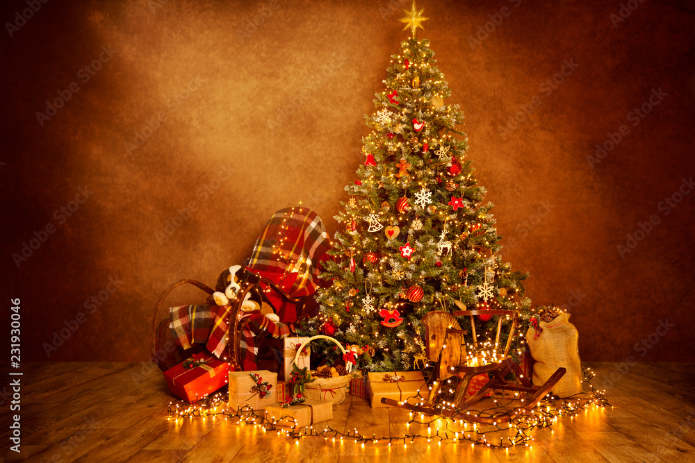 Christmas Tree Lights in Decorated Xmas Room Interior, Lighting Garland Presents Gifts on Wood Floor