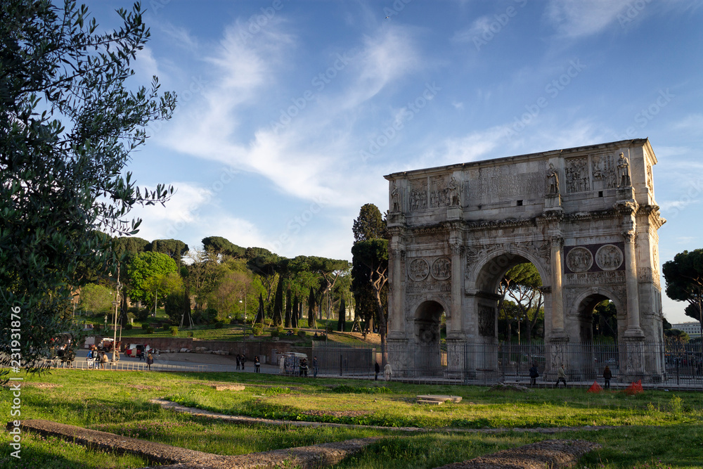Bonita vista del Arco de Constantino Roma, Italia