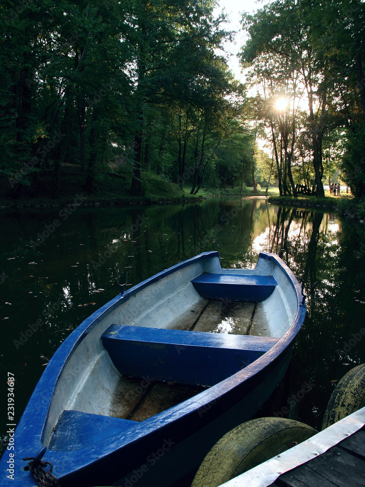 Obraz premium boat in the szentkereszty park in arkos / arcus