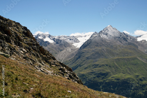 Gletscher und Berge rund um das Ötztal der Tiroler Alpen 