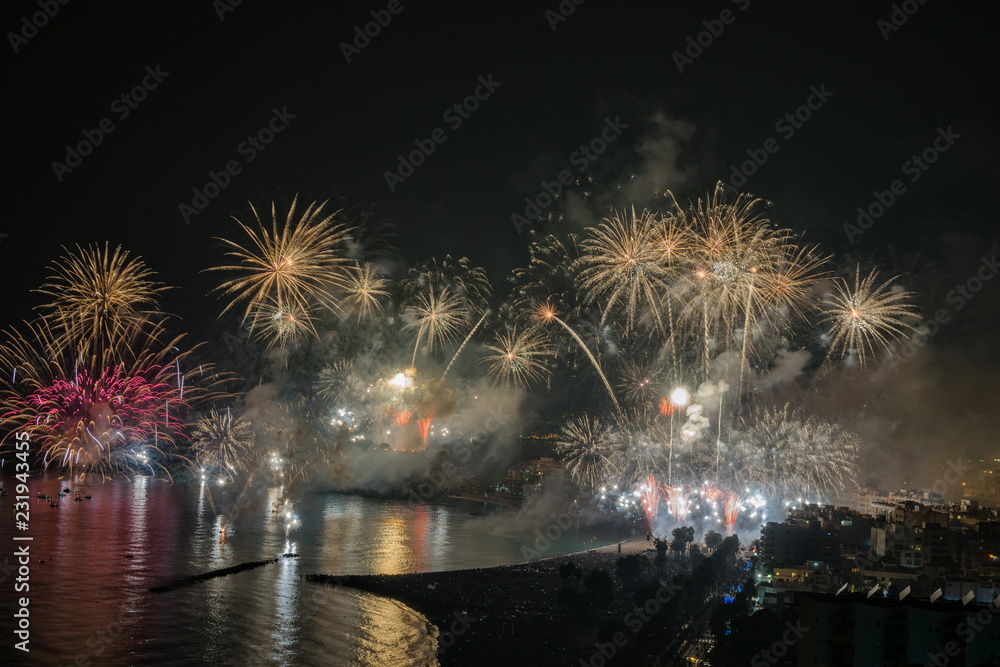 Naklejka premium fuegos artificiales