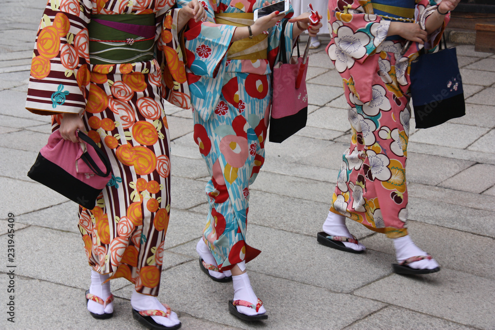 Kimonos et sandales au Japon