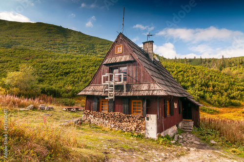 Obraz na płótnie Mountain hut in Gasienicowa Valley, Tatra Mountains, Poland.