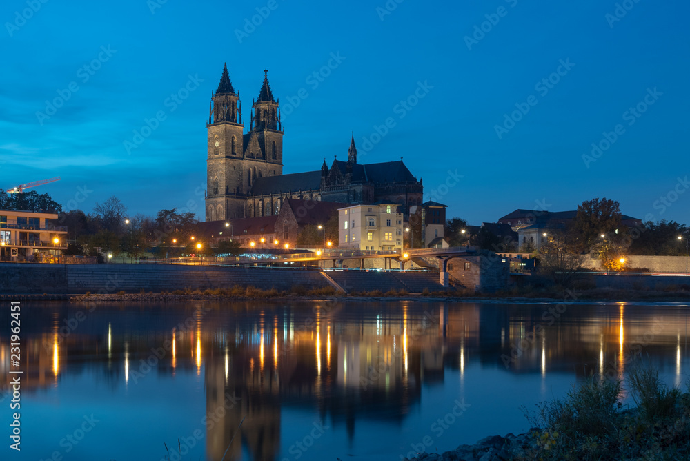 Magdeburg zur blauen Stunde