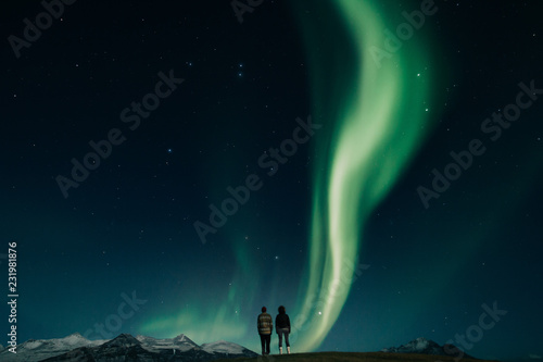 Obraz na plátně Couple watching northern lights in Iceland