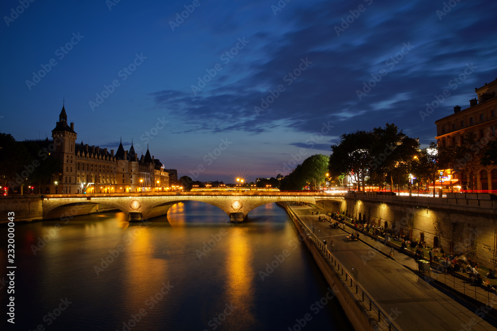 Fototapeta premium Paris, France - May 20, 2018: The Pont au Change, bridge over river Seine and the Conciergerie, a former royal palace and prison in Paris