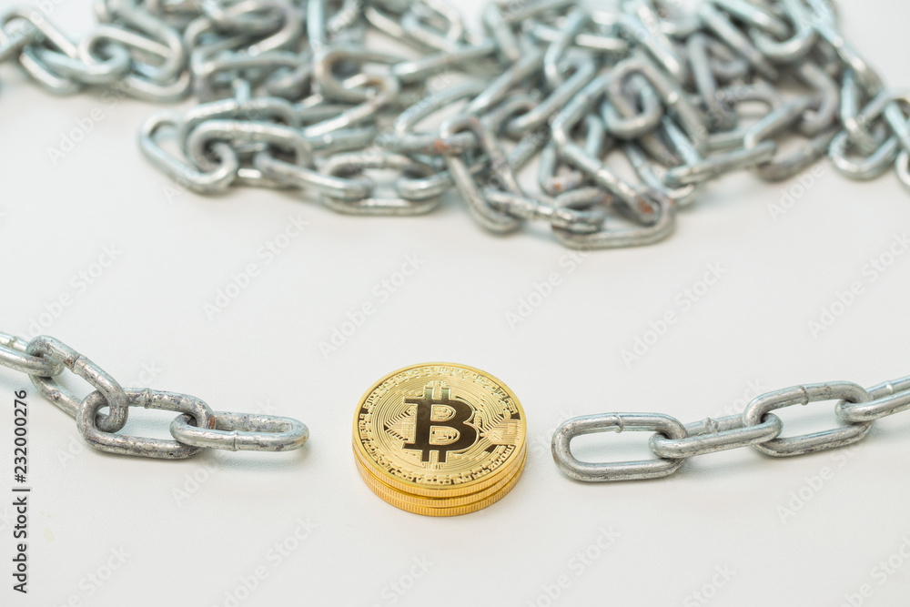 Obraz premium Bitcoin and chain. Crypto currency