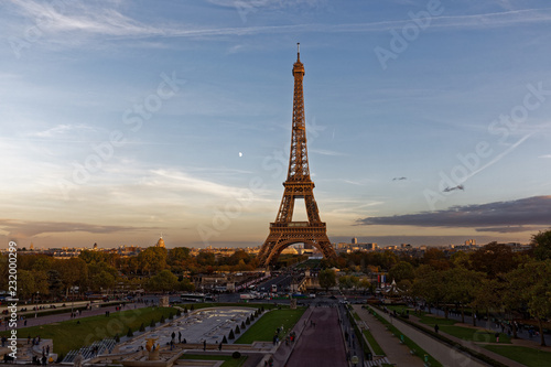 Paris, France - October 30, 2017: Eiffel tower at sunset viewed from Trocadero district © JEROME LABOUYRIE