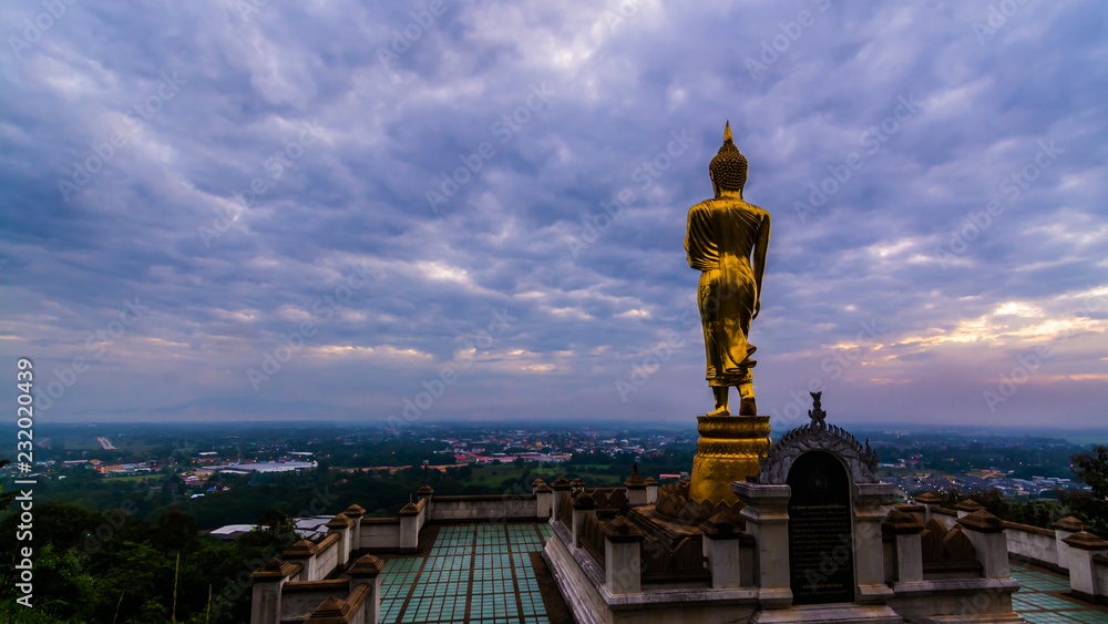 Obraz premium Great Golden Buddha statue at the