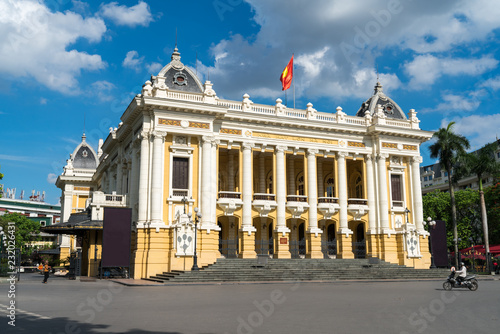 Obraz na plátne French built Opera House in Hanoi, with blue sky and white clouds