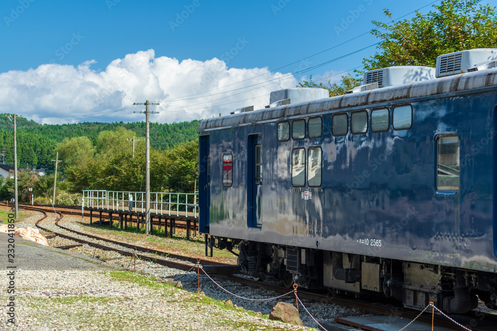 Obraz premium Noto Railway jest operatorem kolejowym ustanowionym jako trzeci sektor przez prefekturę Ishikawa i inne podmioty w celu realizacji Noto Line zgodnie z reformą japońskich kolei krajowych.