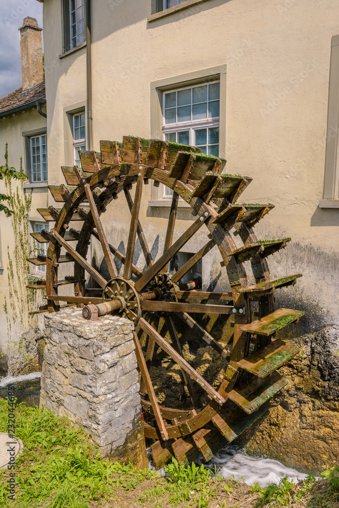 Wasserrad von Mühle historisch