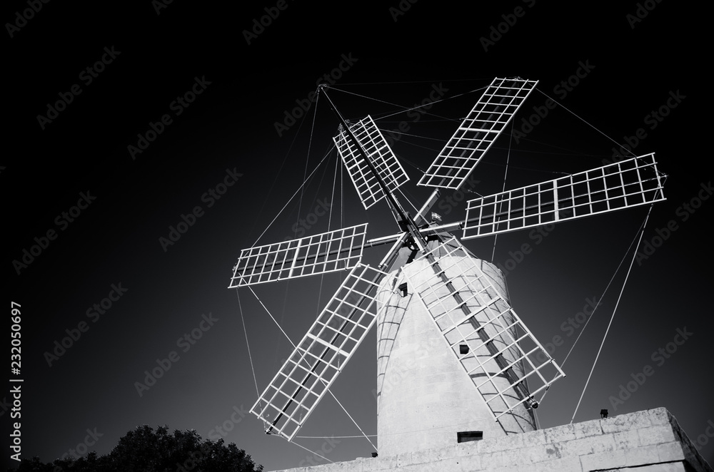 Windmill on Gozo Island black and white foto, Malta