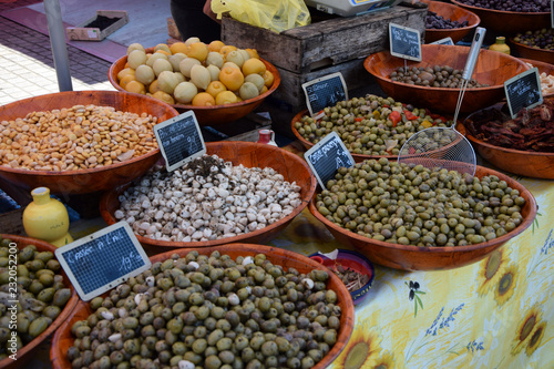 Oliven auf einem Markt © Fotolyse