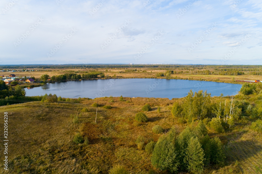 Obraz premium Lake Yakushevskoe near the village of Yakushevo.